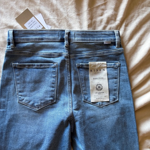 NWT Risen Tummy Control Cropped Straight Leg Jeans - Picture 4 of 4